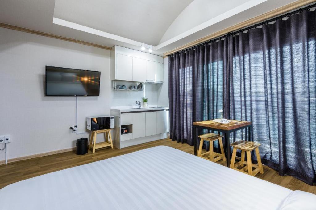 Romance Jeju Pension Kültér fotó