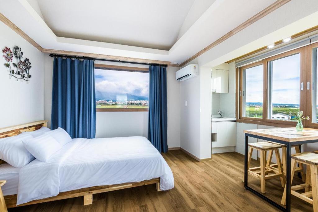 Romance Jeju Pension Kültér fotó