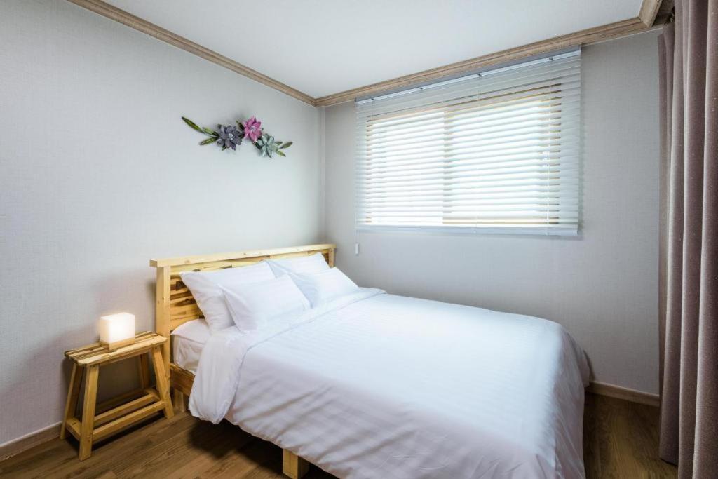 Romance Jeju Pension Kültér fotó