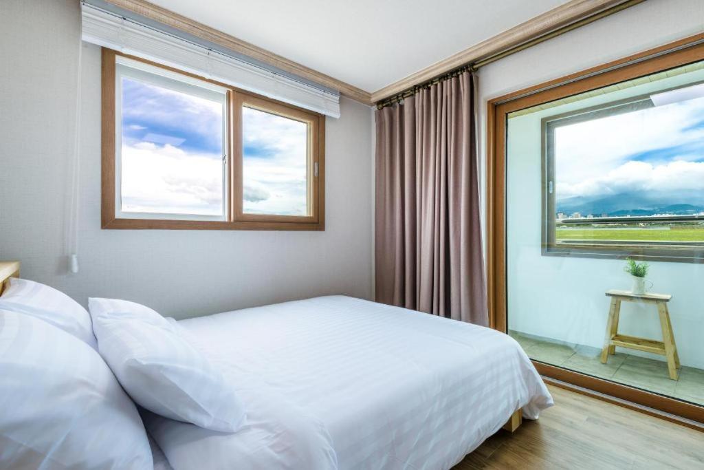Romance Jeju Pension Kültér fotó