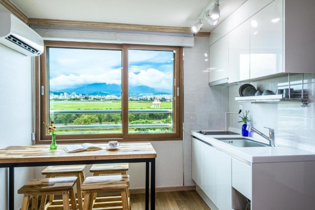 Romance Jeju Pension Kültér fotó